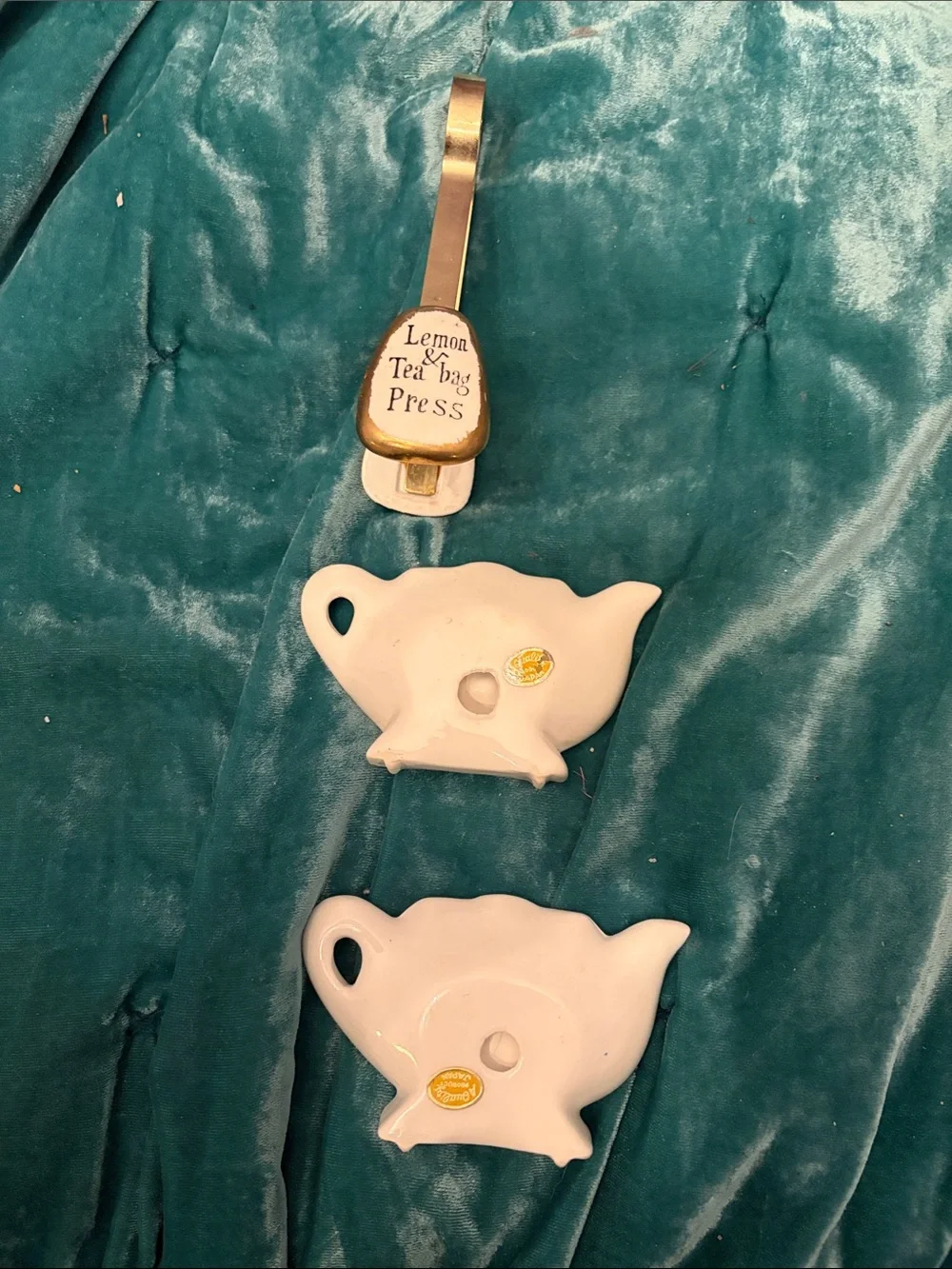 Vintage Lemon & Tea Bag Press with Two Kitsch Teabag Holders - Pink & Blue
